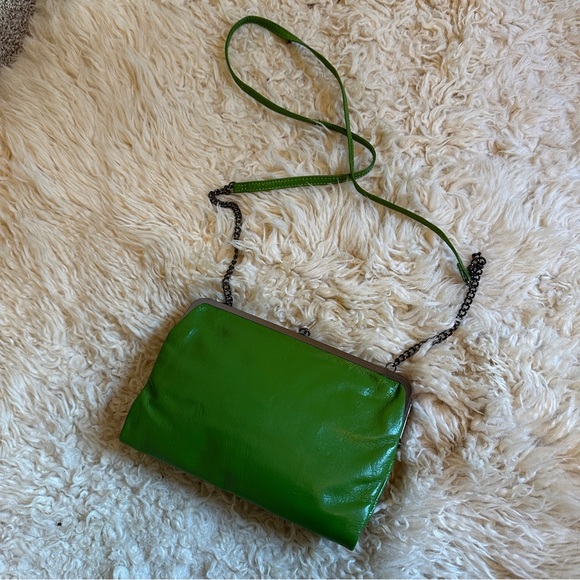 HOBO International Lauren clutch wallet crossbody bag Kelly green chain strap - Picture 3 of 9